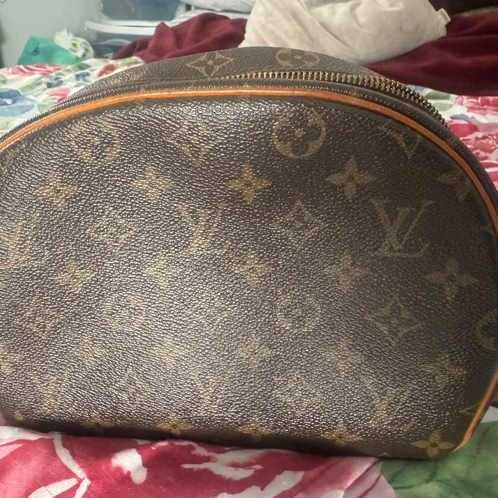 Louis Vuitton Monogram Crossbody Bag in Brown and Tan - Picture 15 of 16